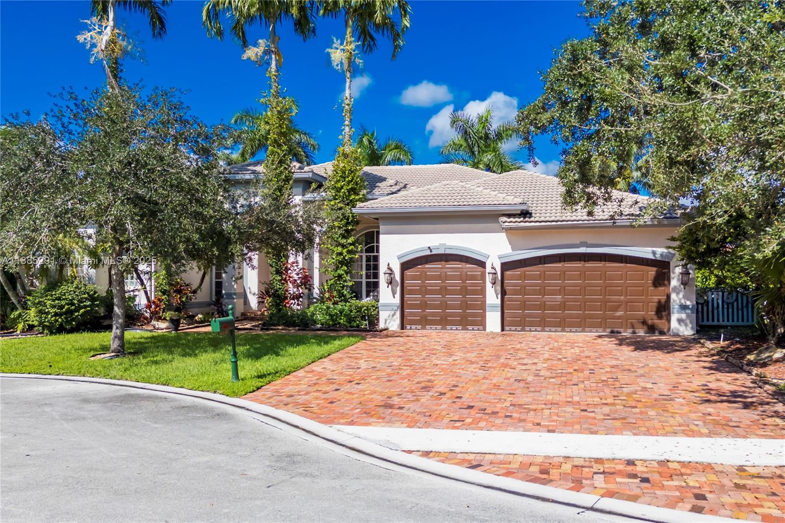 SUNSET LAKES PLAT TWO - Residential