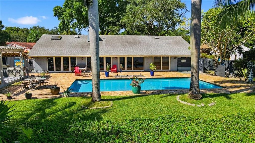 Photo of 960 Bayberry Point Dr, Plantation, FL 33324 (MLS # A11890456)