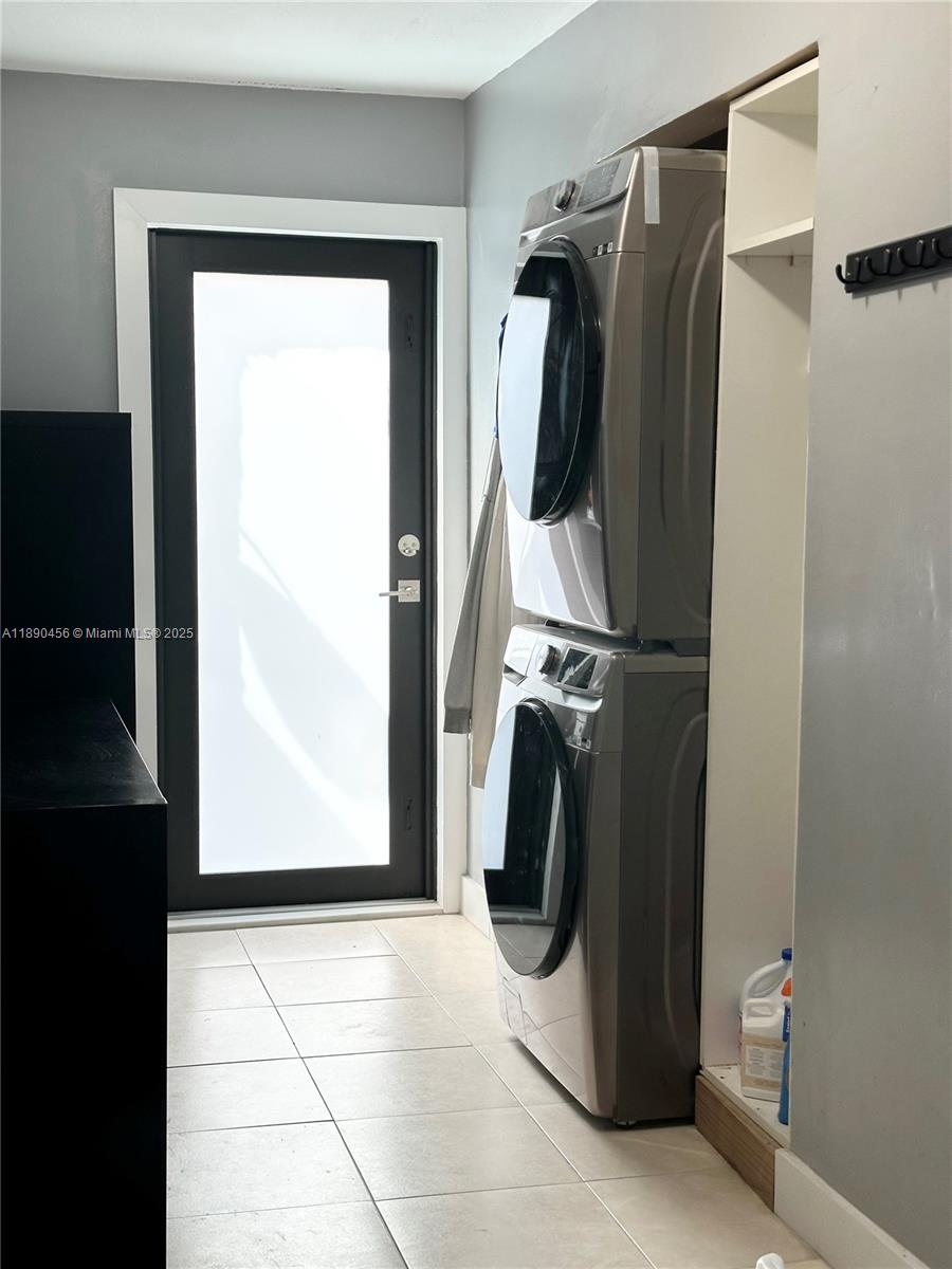 DAVIDE ISLES - Residential Lease