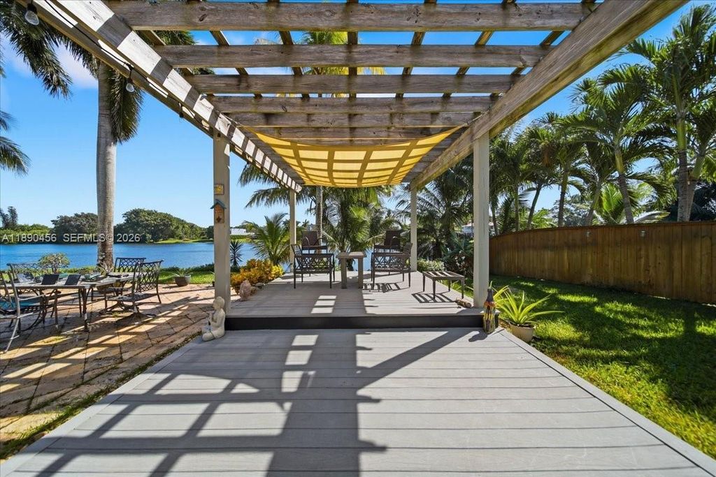 Photo of 960 Bayberry Point Dr, Plantation, FL 33324 (MLS # A11890456)