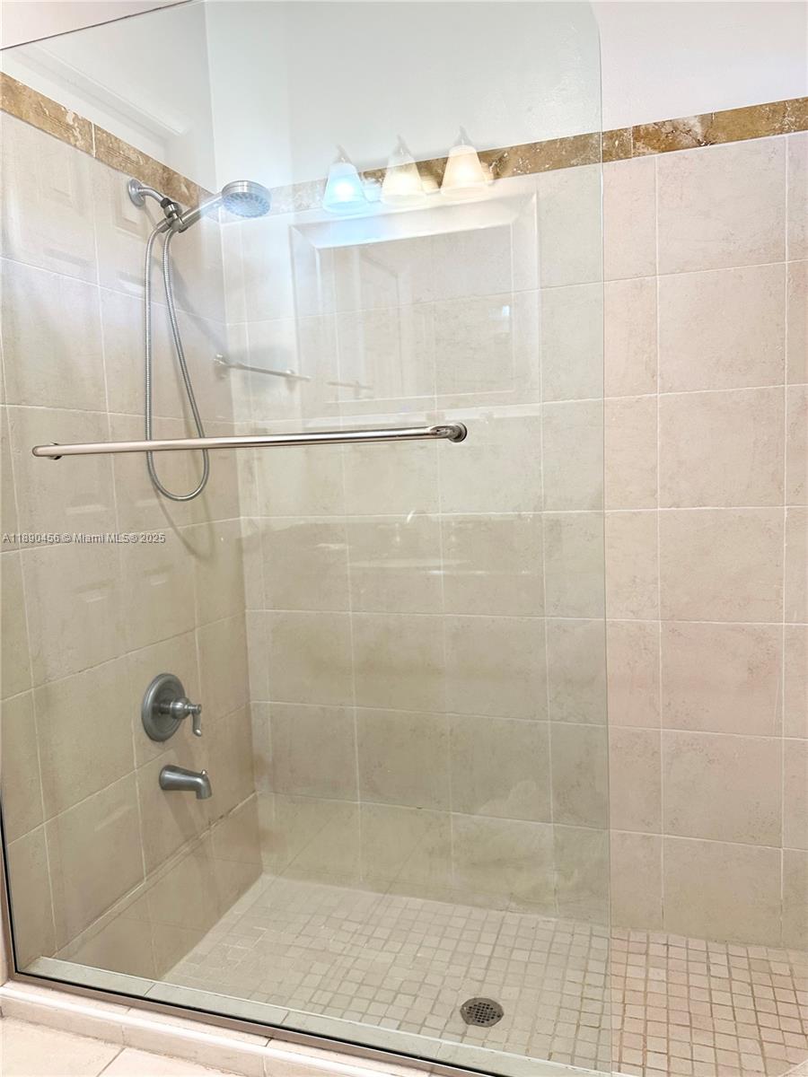 DAVIDE ISLES - Residential Lease