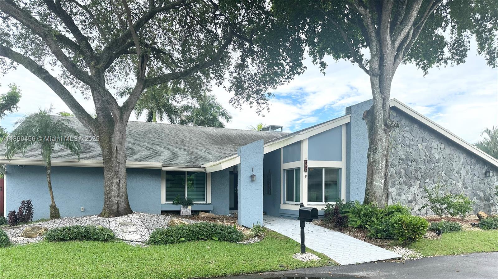 DAVIDE ISLES - Residential Lease