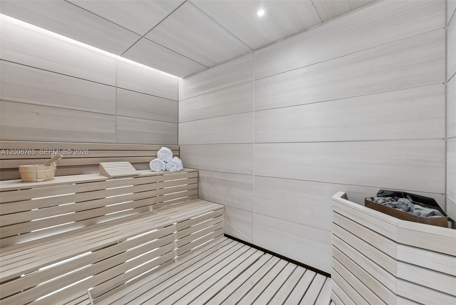 UNA RESIDENCES - Residential