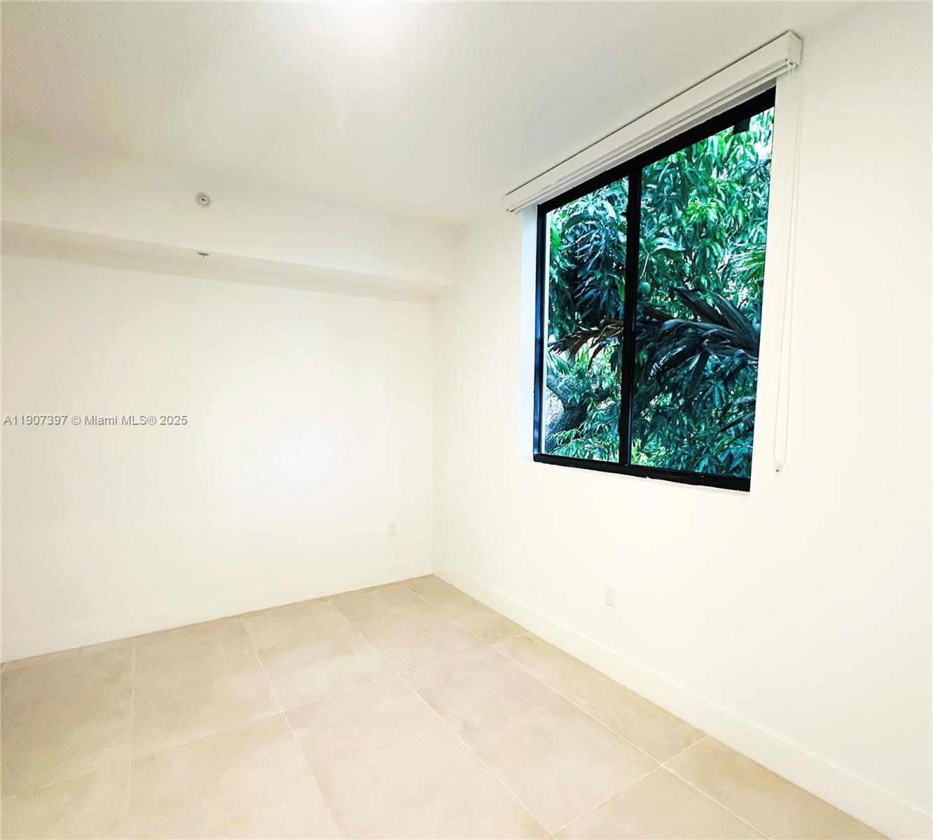 LAWRENCE ESTATE LAND CO - Residential Lease