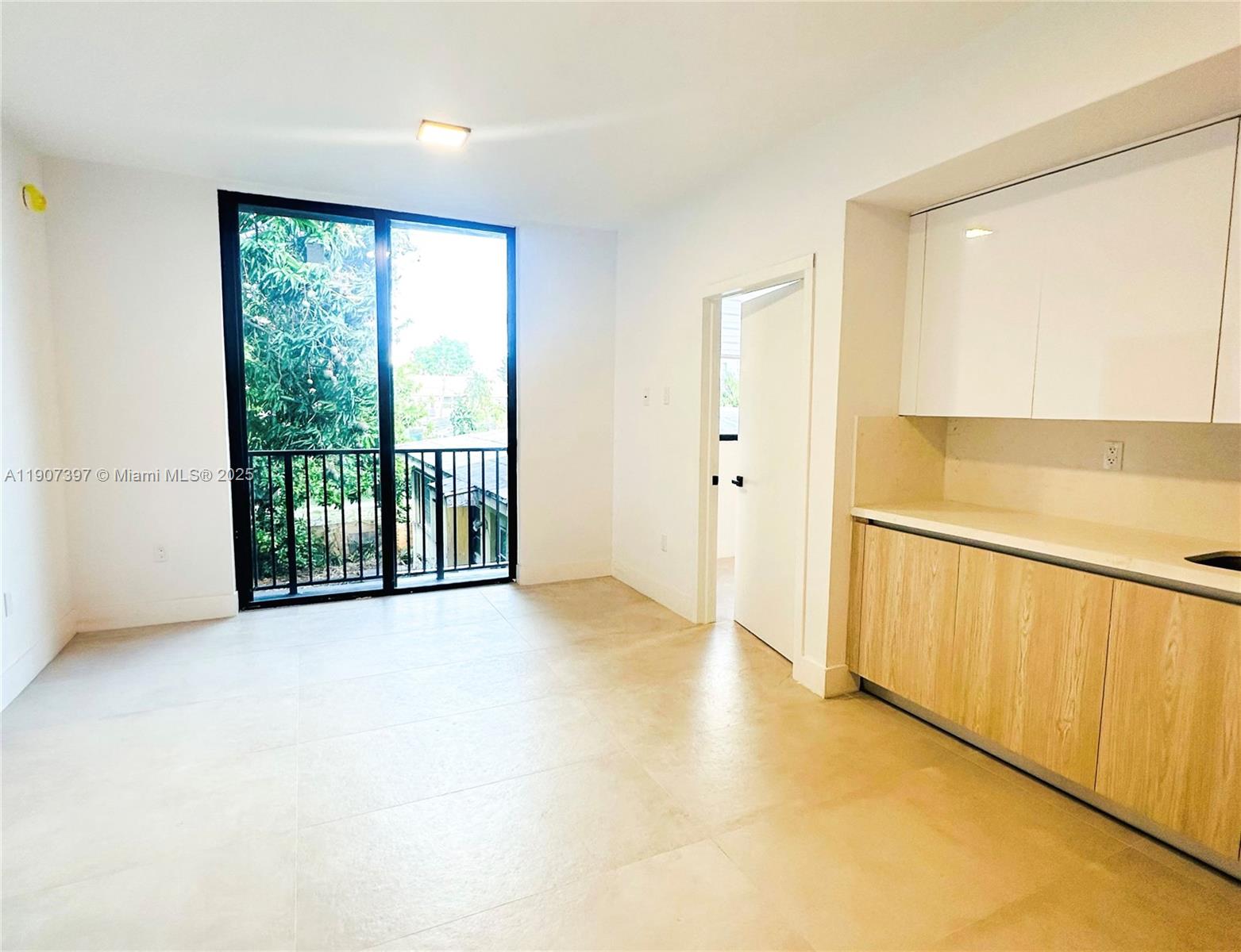 LAWRENCE ESTATE LAND CO - Residential Lease