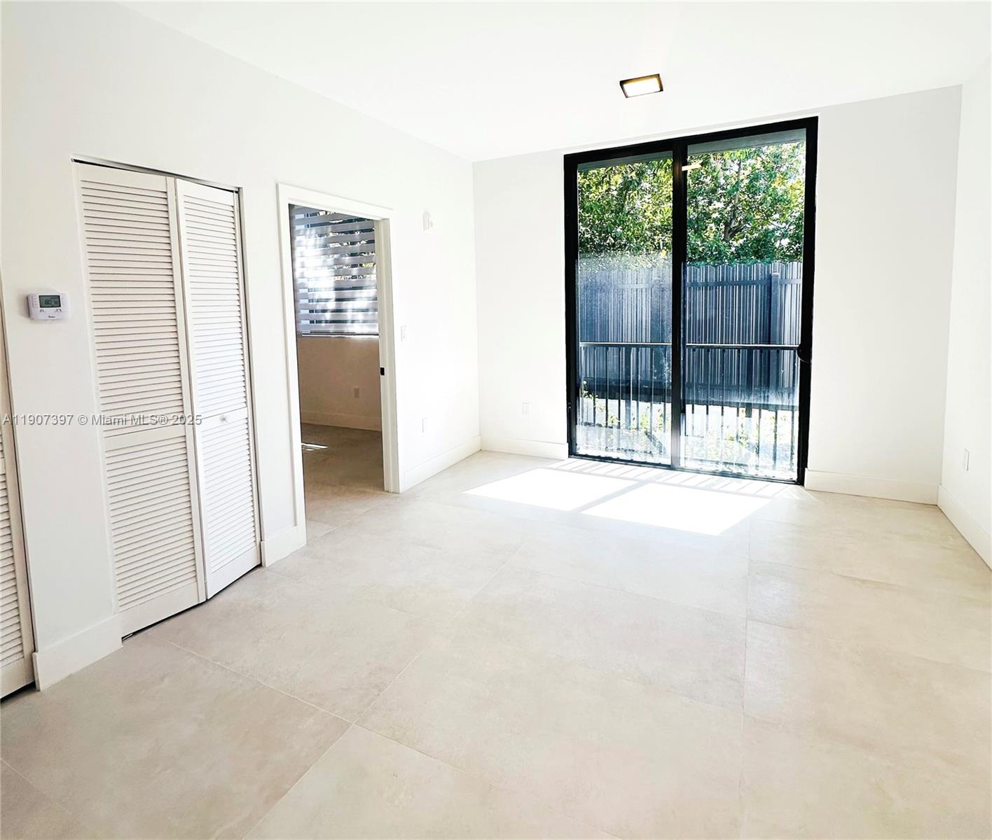 LAWRENCE ESTATE LAND CO - Residential Lease