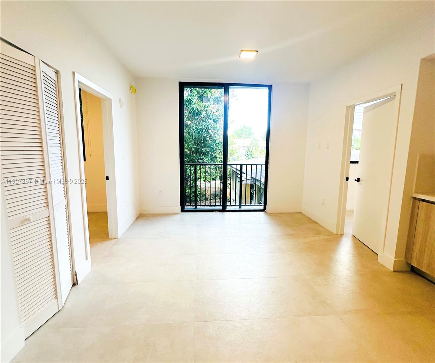 LAWRENCE ESTATE LAND CO - Residential Lease