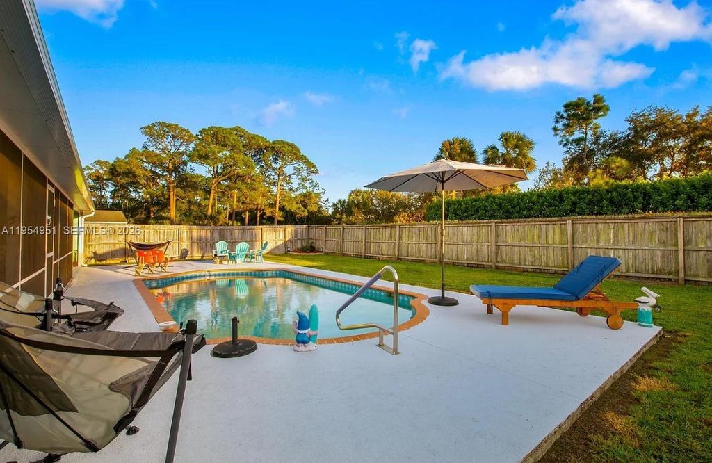 Photo of 298 SE Grove Ave, Port St Lucie, FL 34983 (MLS # A11954951)