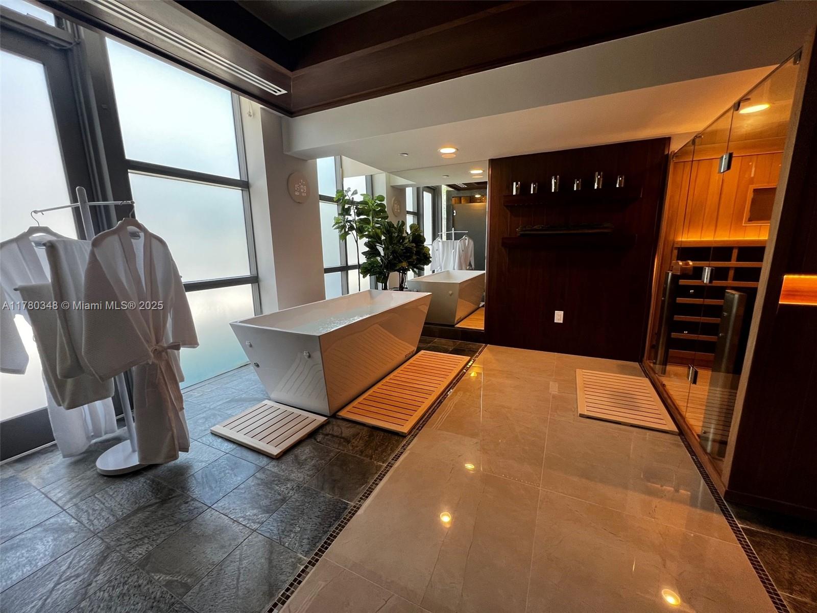 MEI CONDO - Residential