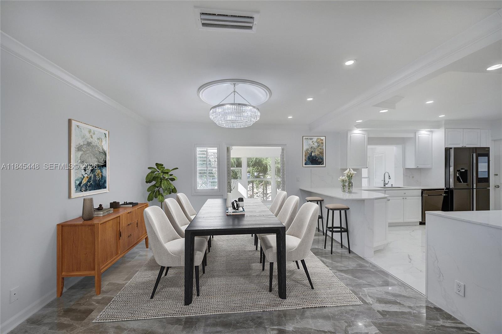 WHITE COLUMNS CONDO - Residential