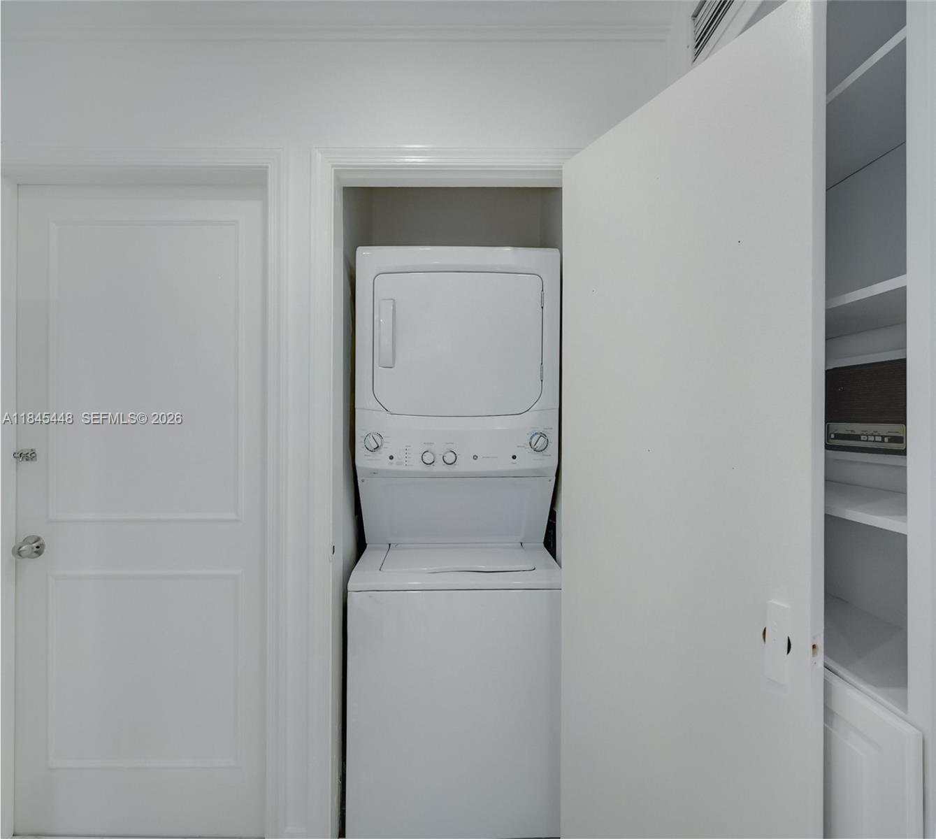 WHITE COLUMNS CONDO - Residential