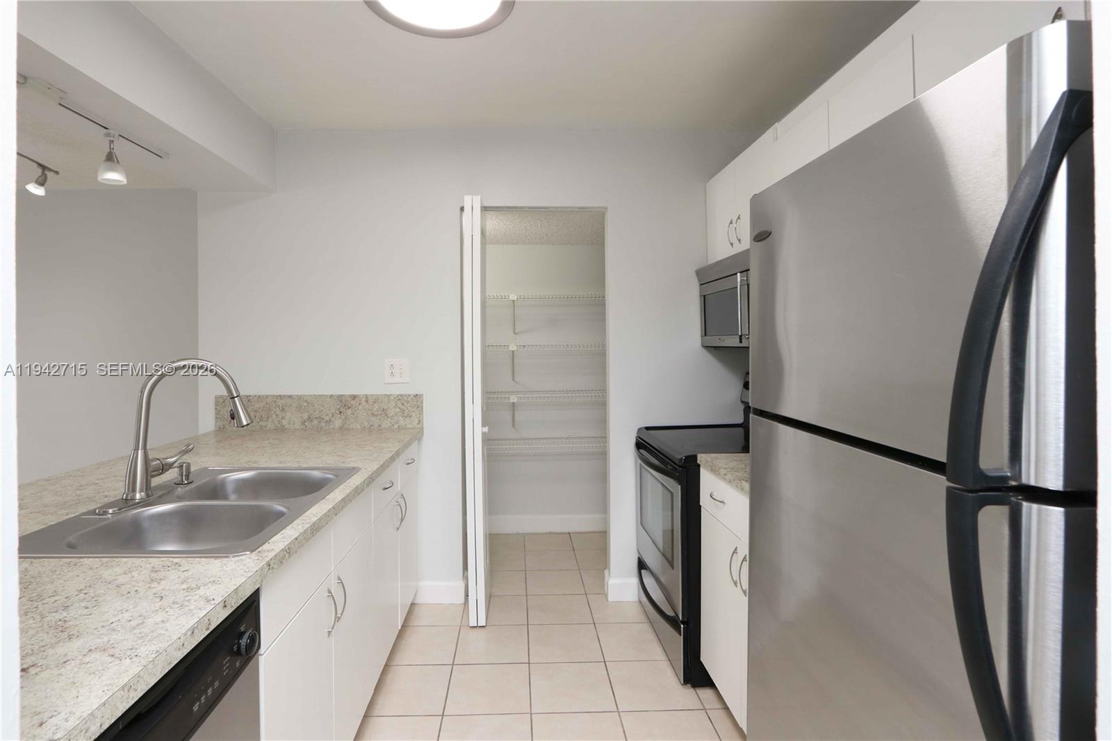 MADISON DOWNTOWN CONDO - Residential Lease