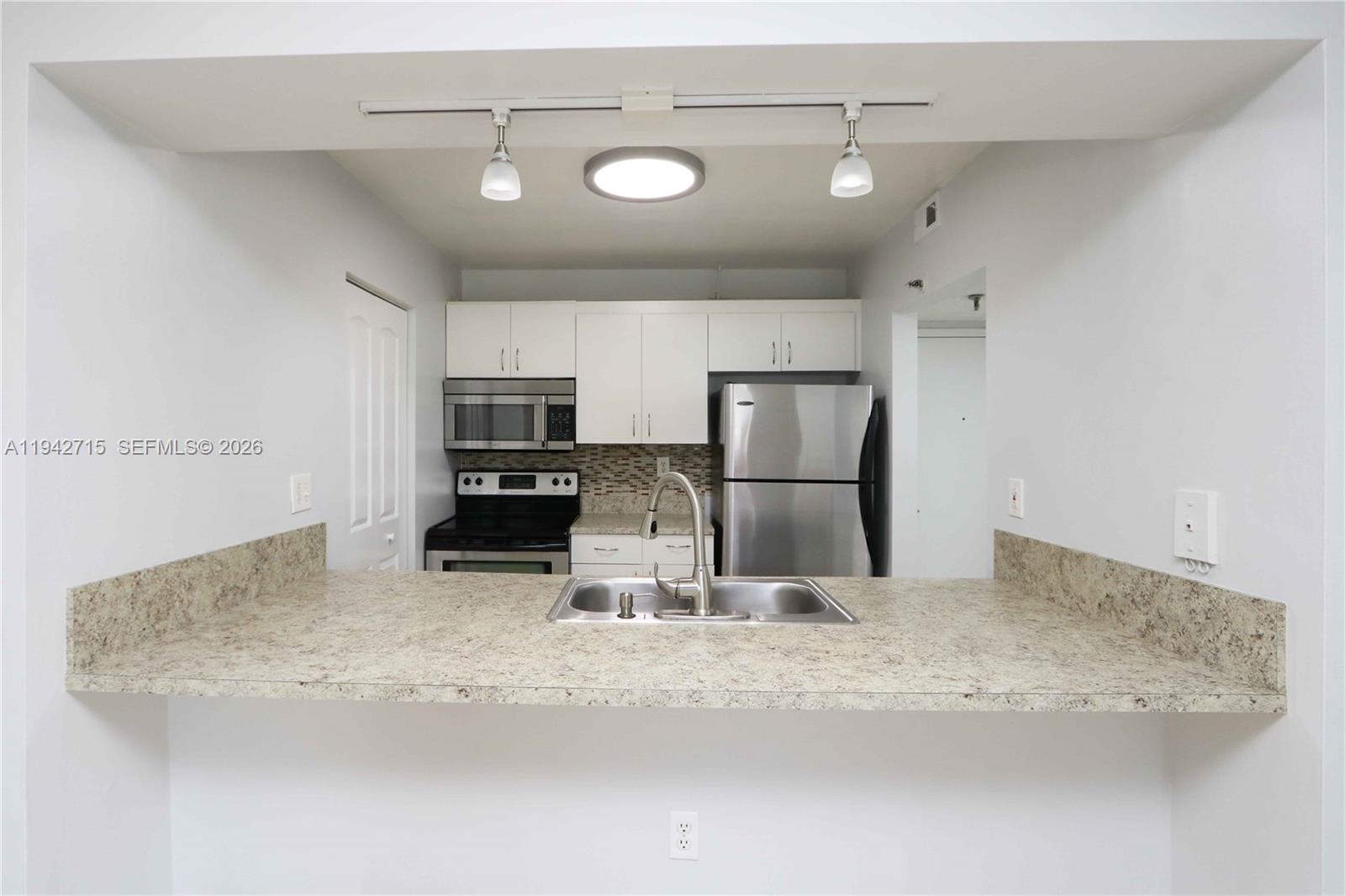 MADISON DOWNTOWN CONDO - Residential Lease