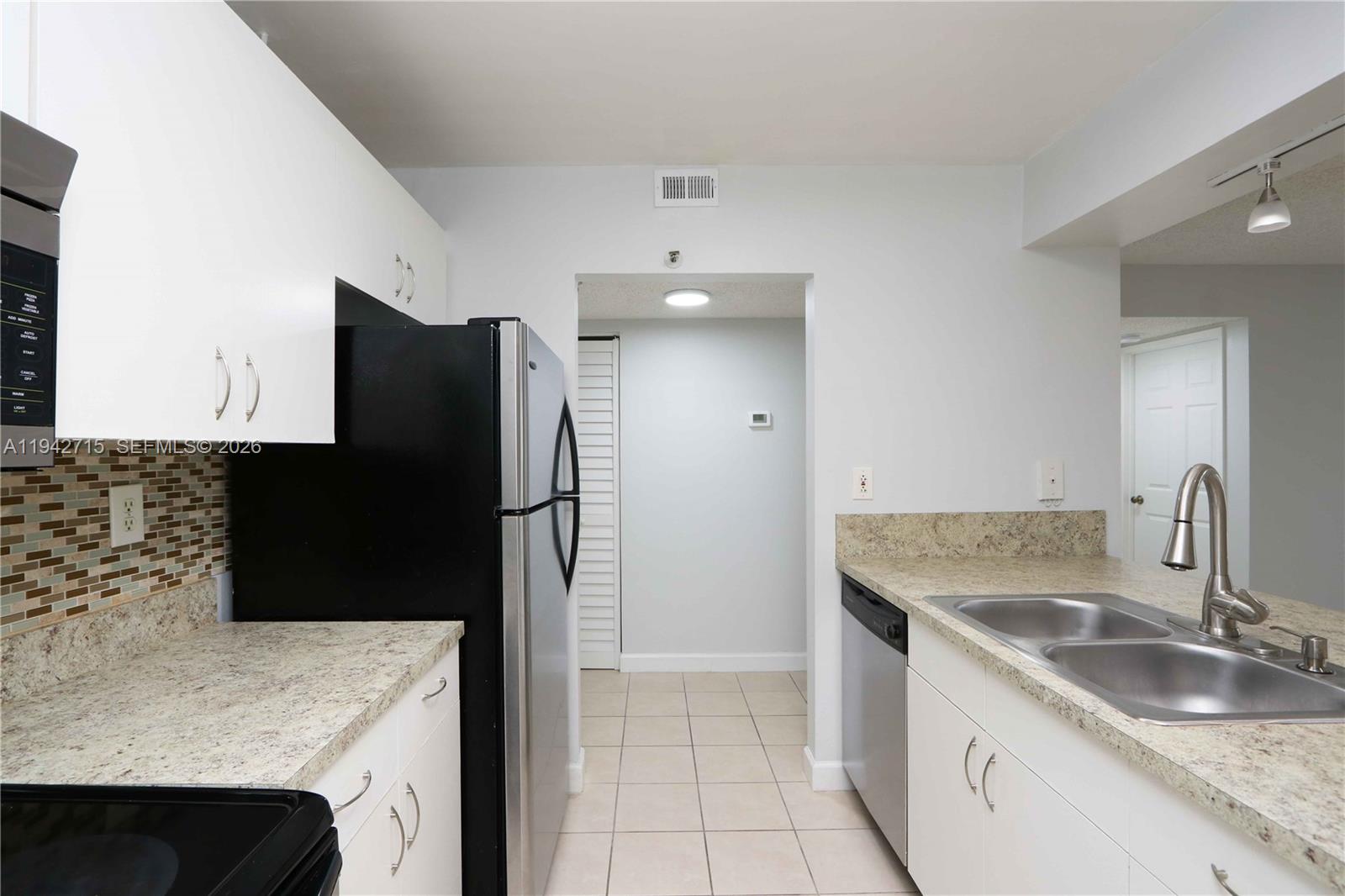 MADISON DOWNTOWN CONDO - Residential Lease