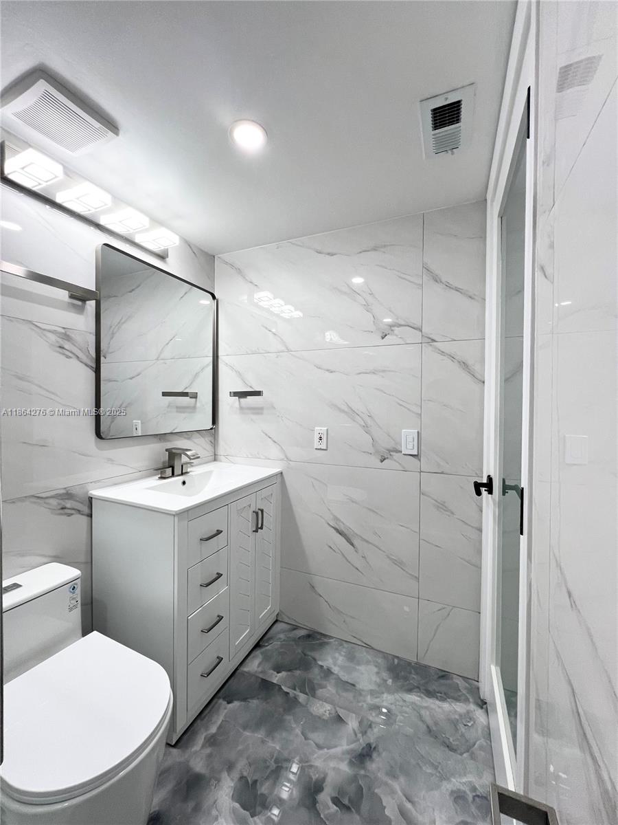 LAKES OF CARRIAGE HILLS - Residential