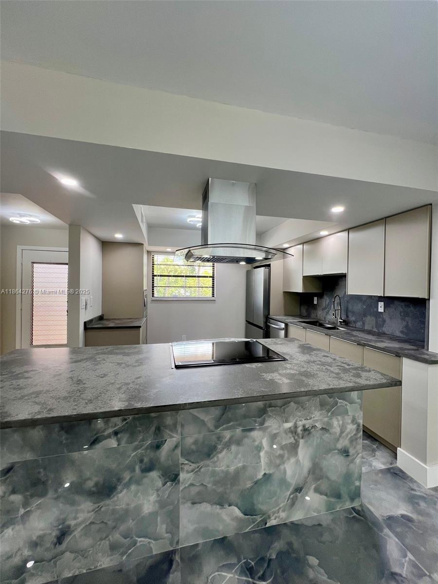 LAKES OF CARRIAGE HILLS - Residential