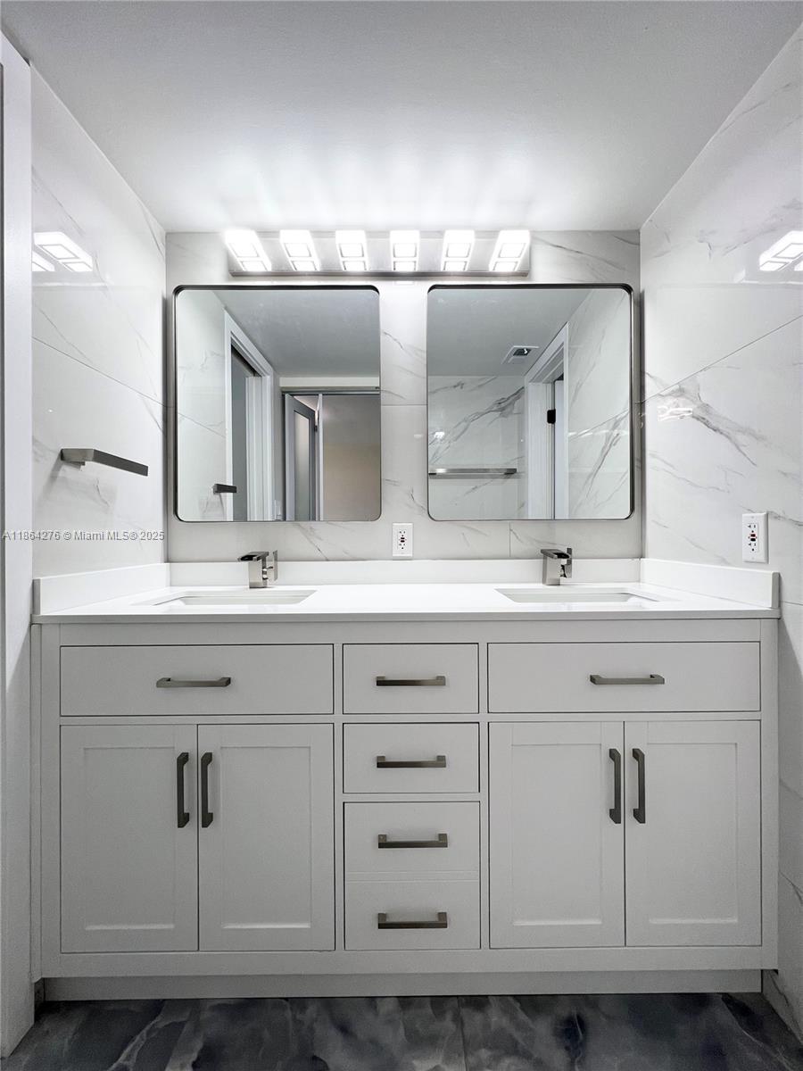 LAKES OF CARRIAGE HILLS - Residential