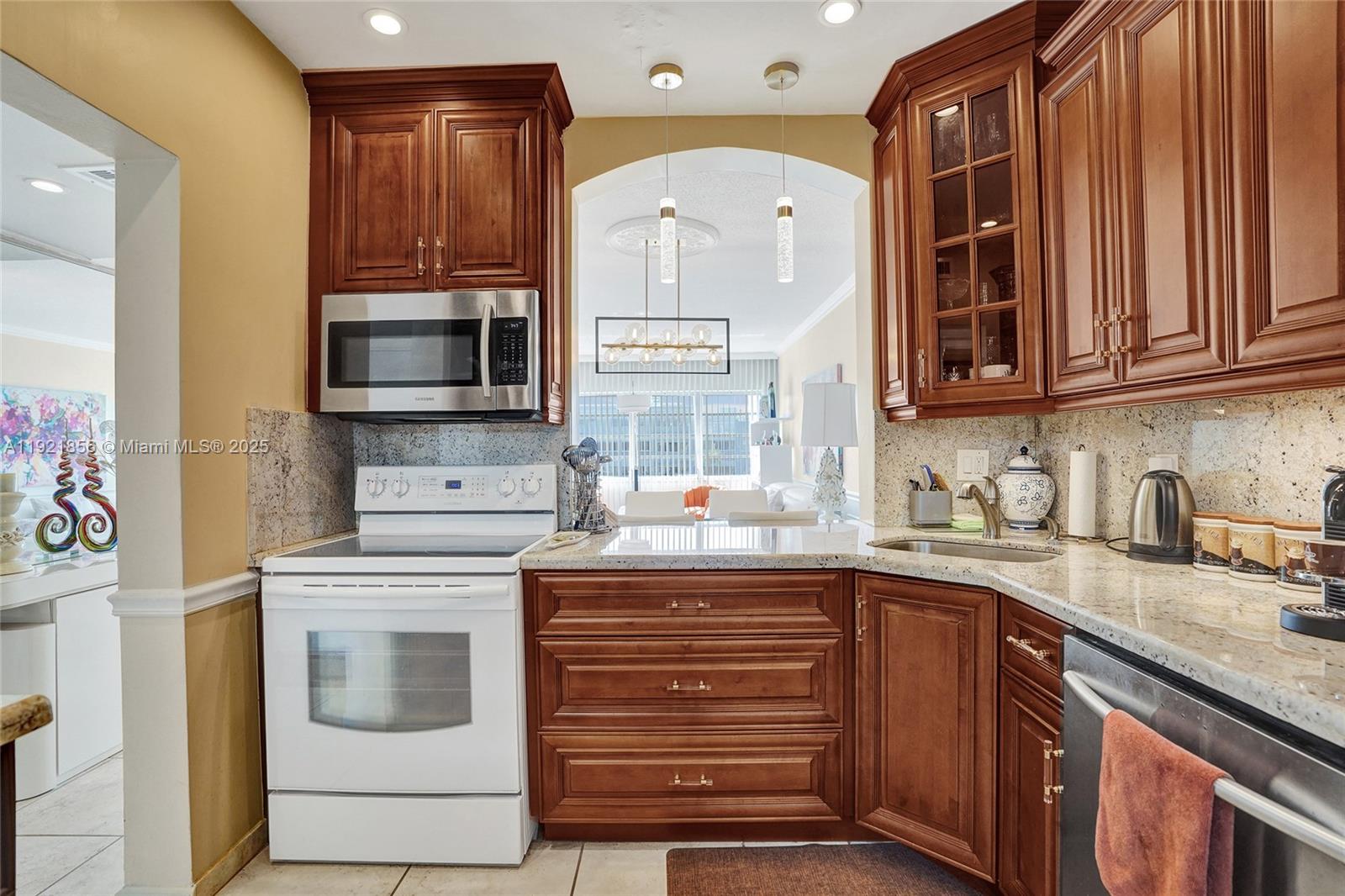 THIRD GULFSTREAM GARDEN - Residential Lease