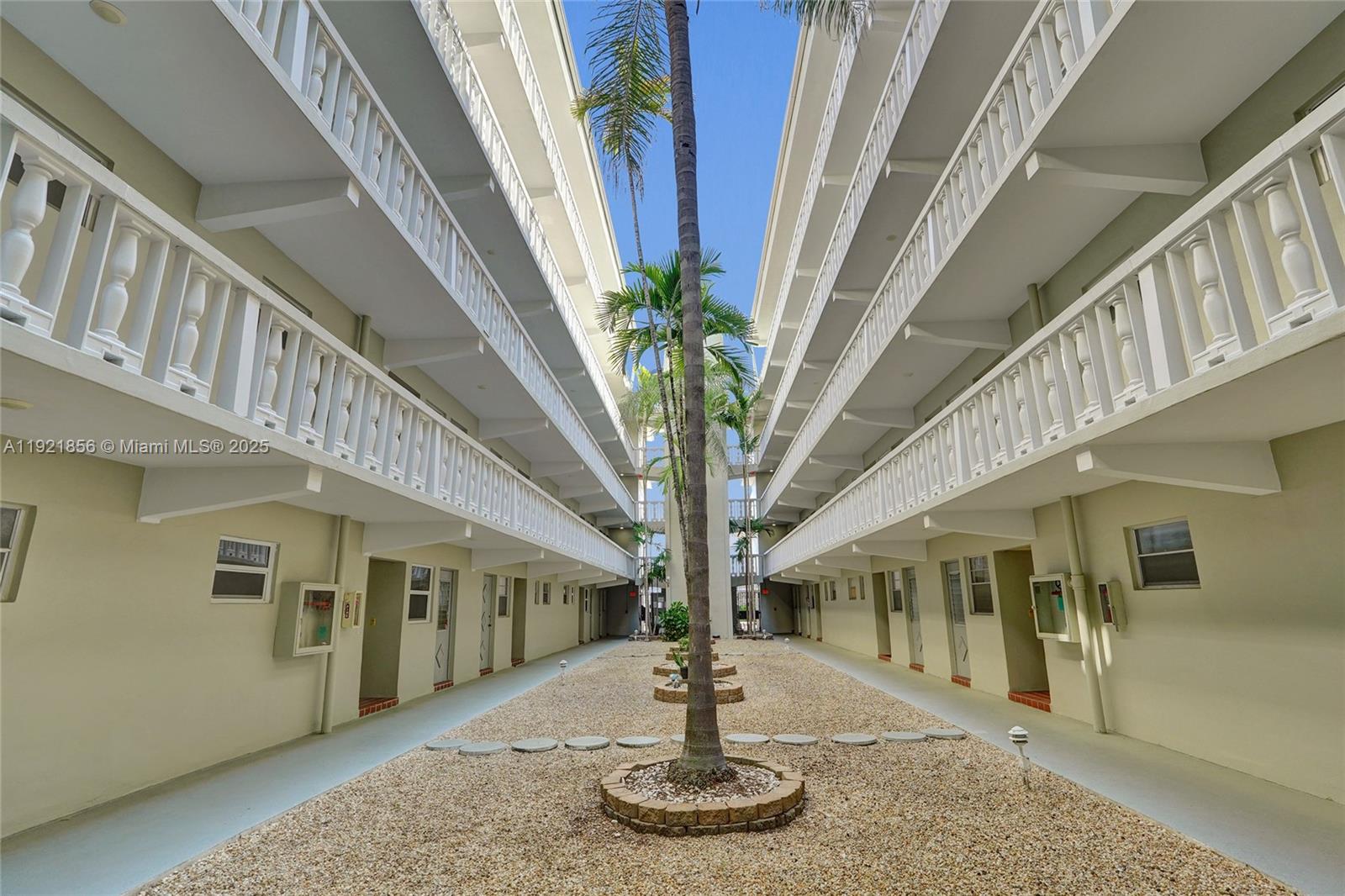 THIRD GULFSTREAM GARDEN - Residential Lease