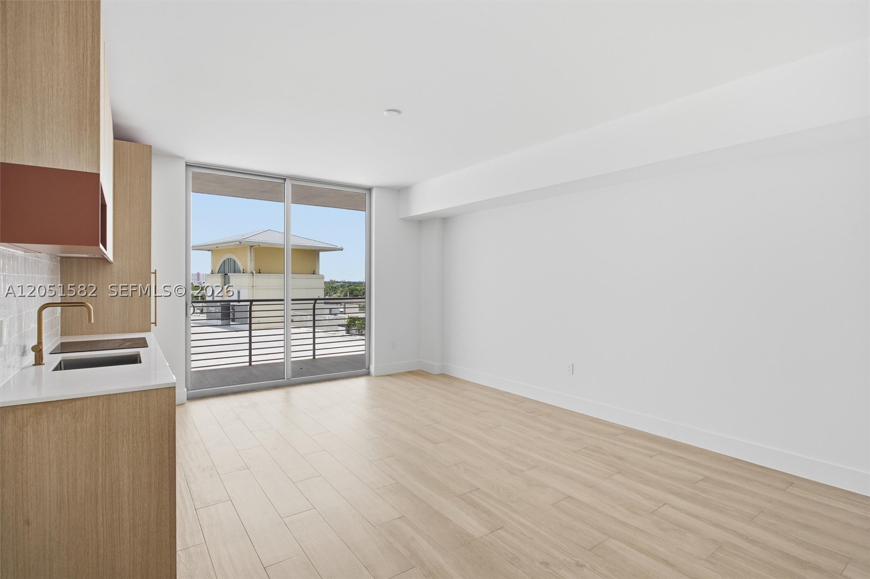 90 NE 32 ST 616