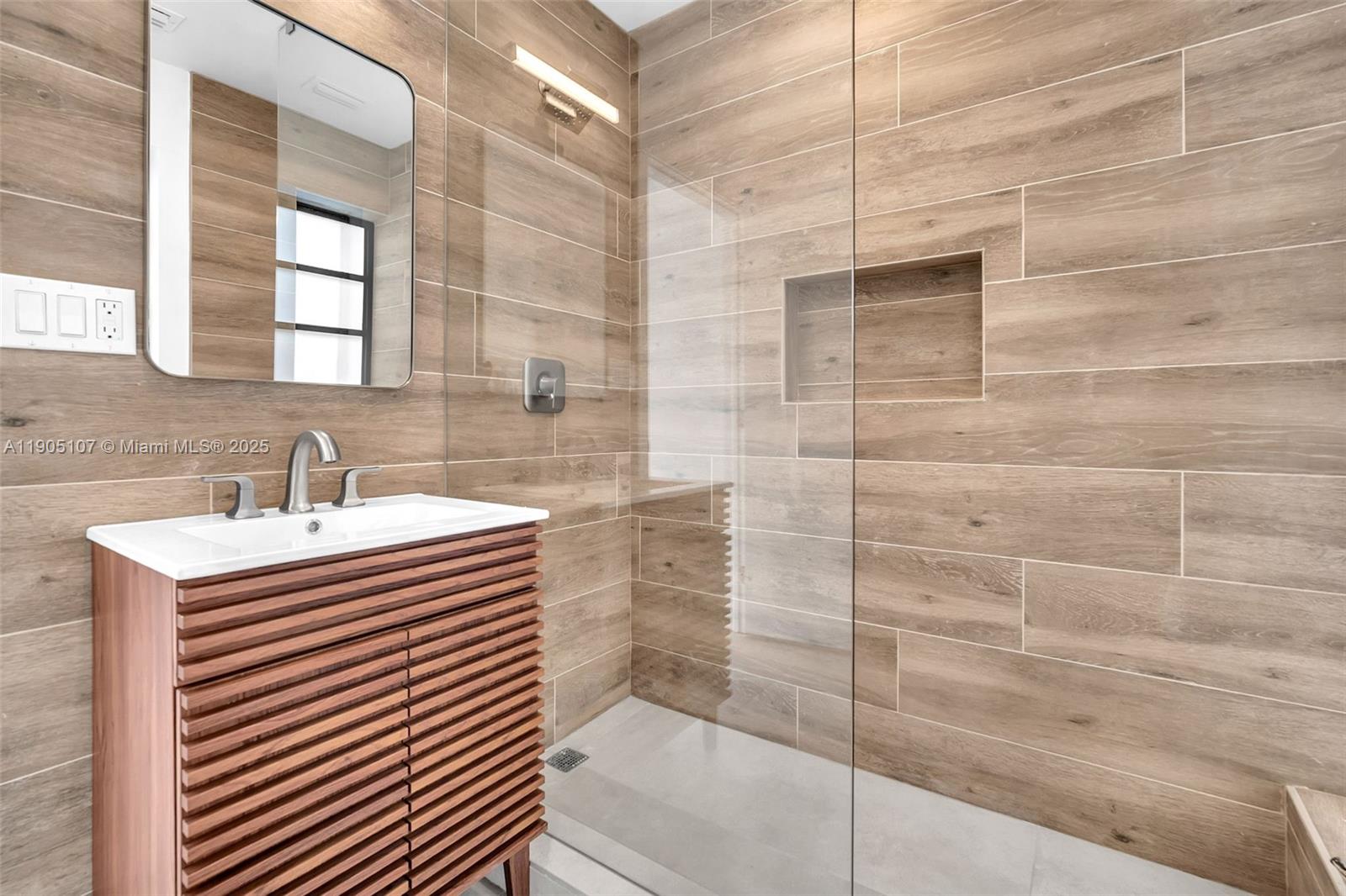 LOOK HOMESITES NO 3 - Residential Lease