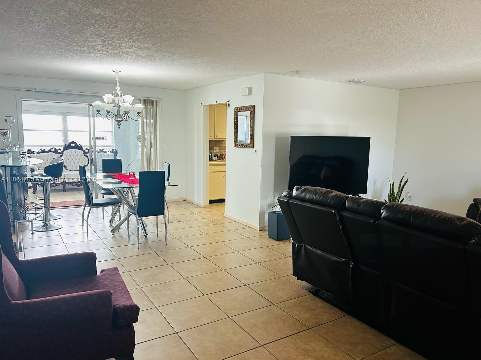 6 Forest Hill Dr