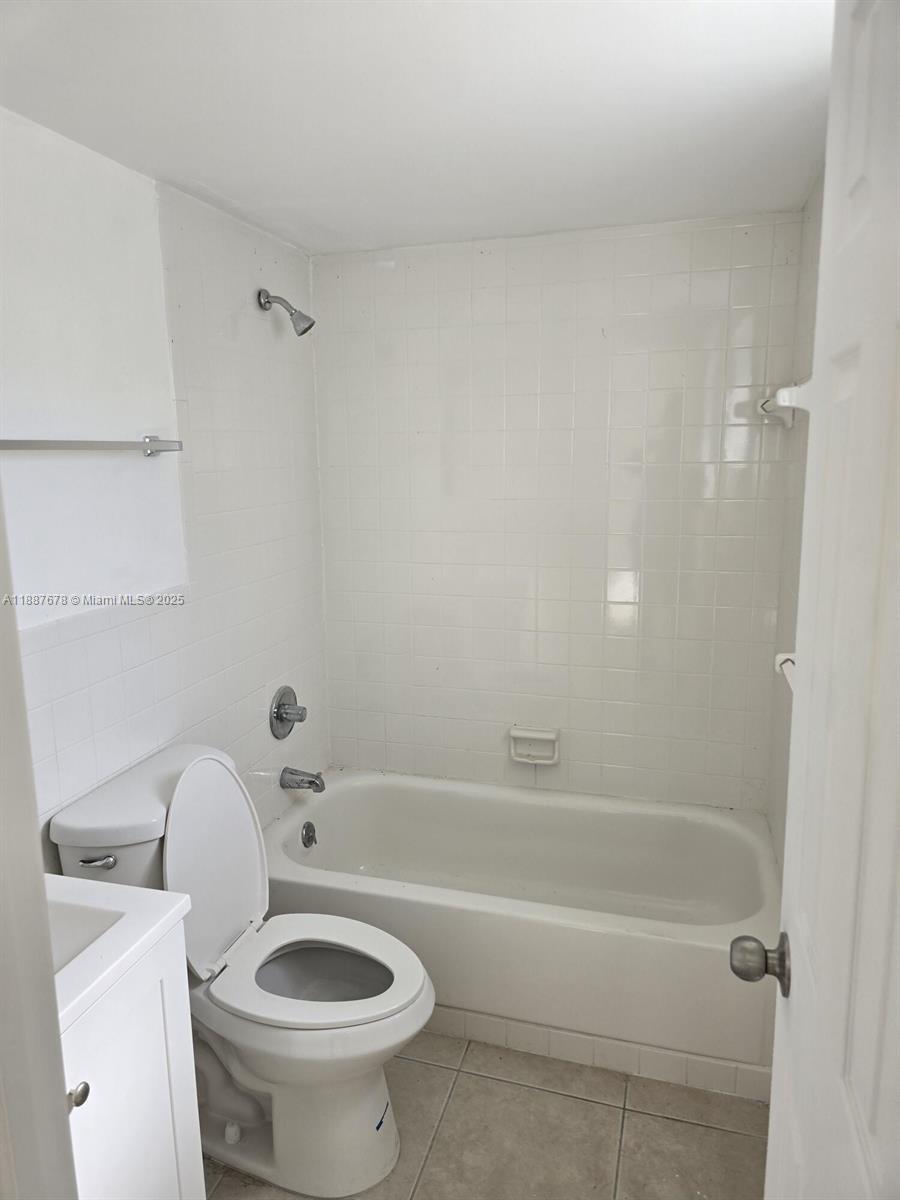 ENCLAVE AT CROWN PARK CON - Residential Lease