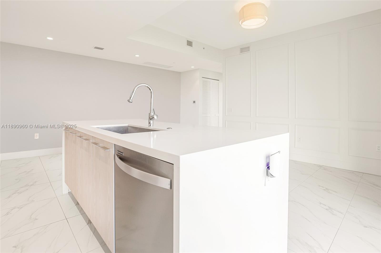 METROPICA NORTH TOWER ONE - Residential
