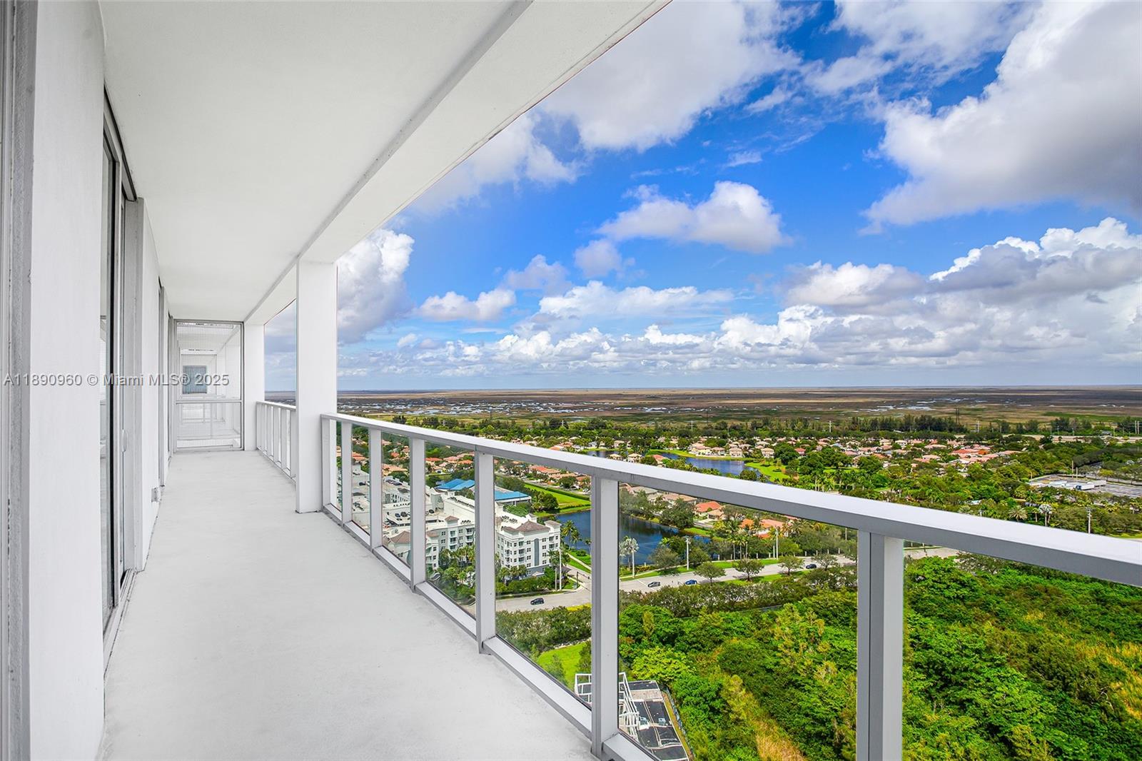 METROPICA NORTH TOWER ONE - Residential