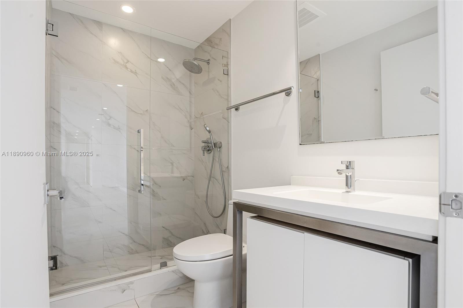 METROPICA NORTH TOWER ONE - Residential