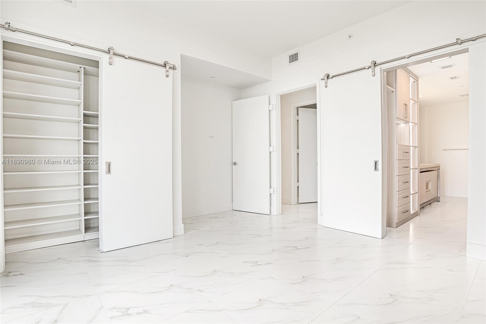 METROPICA NORTH TOWER ONE - Residential