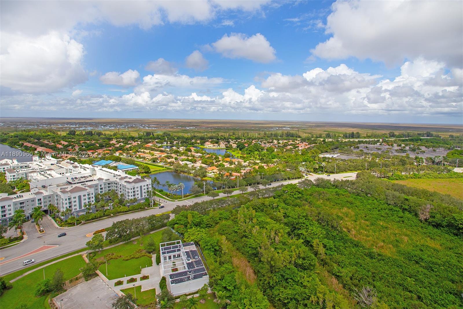 METROPICA NORTH TOWER ONE - Residential