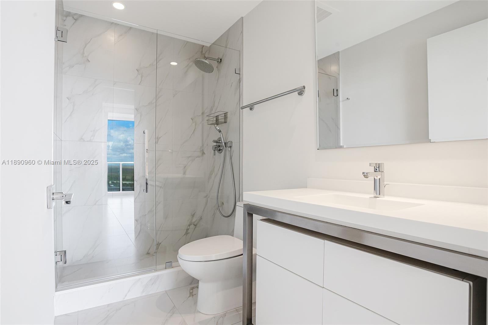 METROPICA NORTH TOWER ONE - Residential