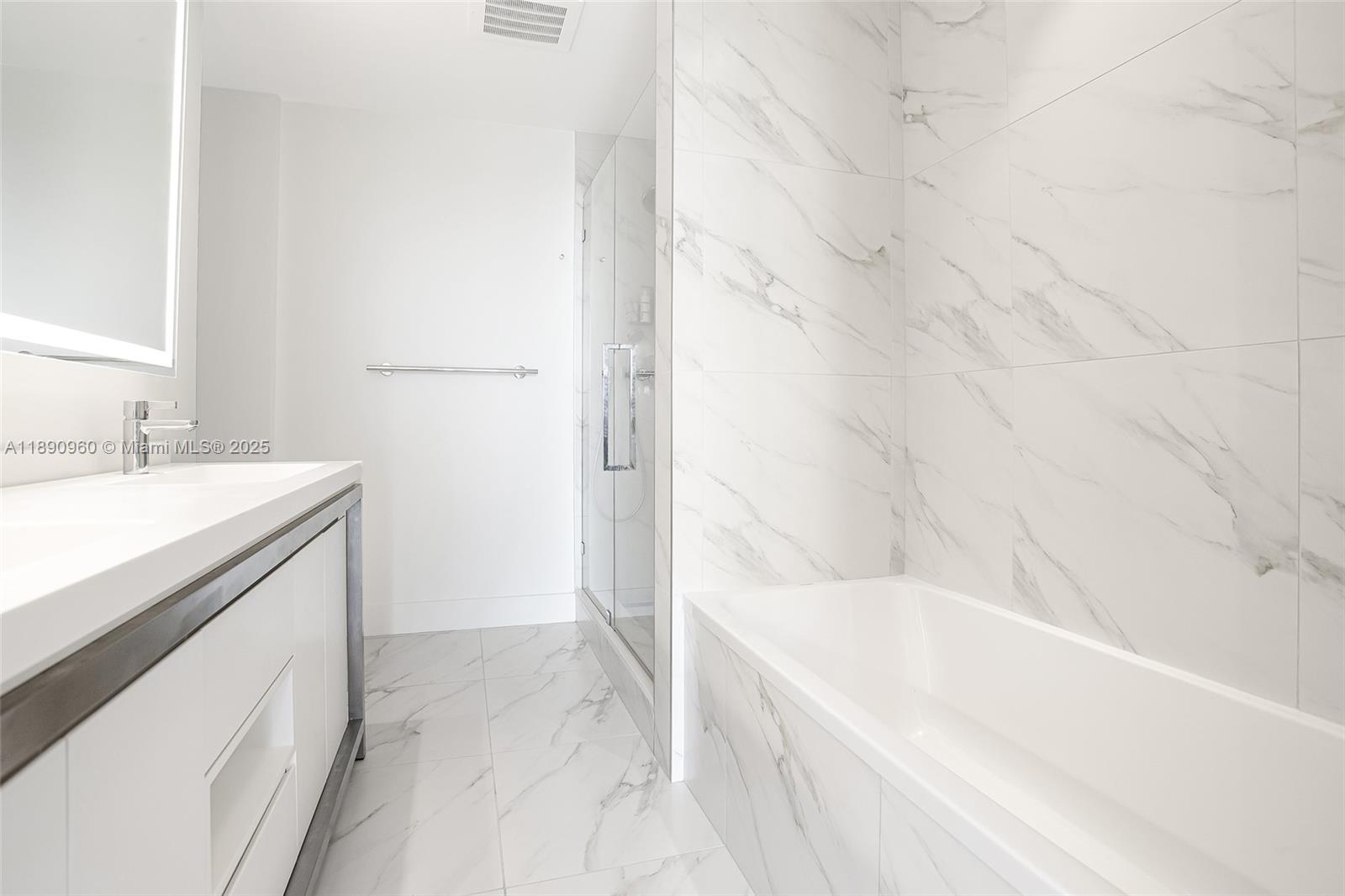 METROPICA NORTH TOWER ONE - Residential