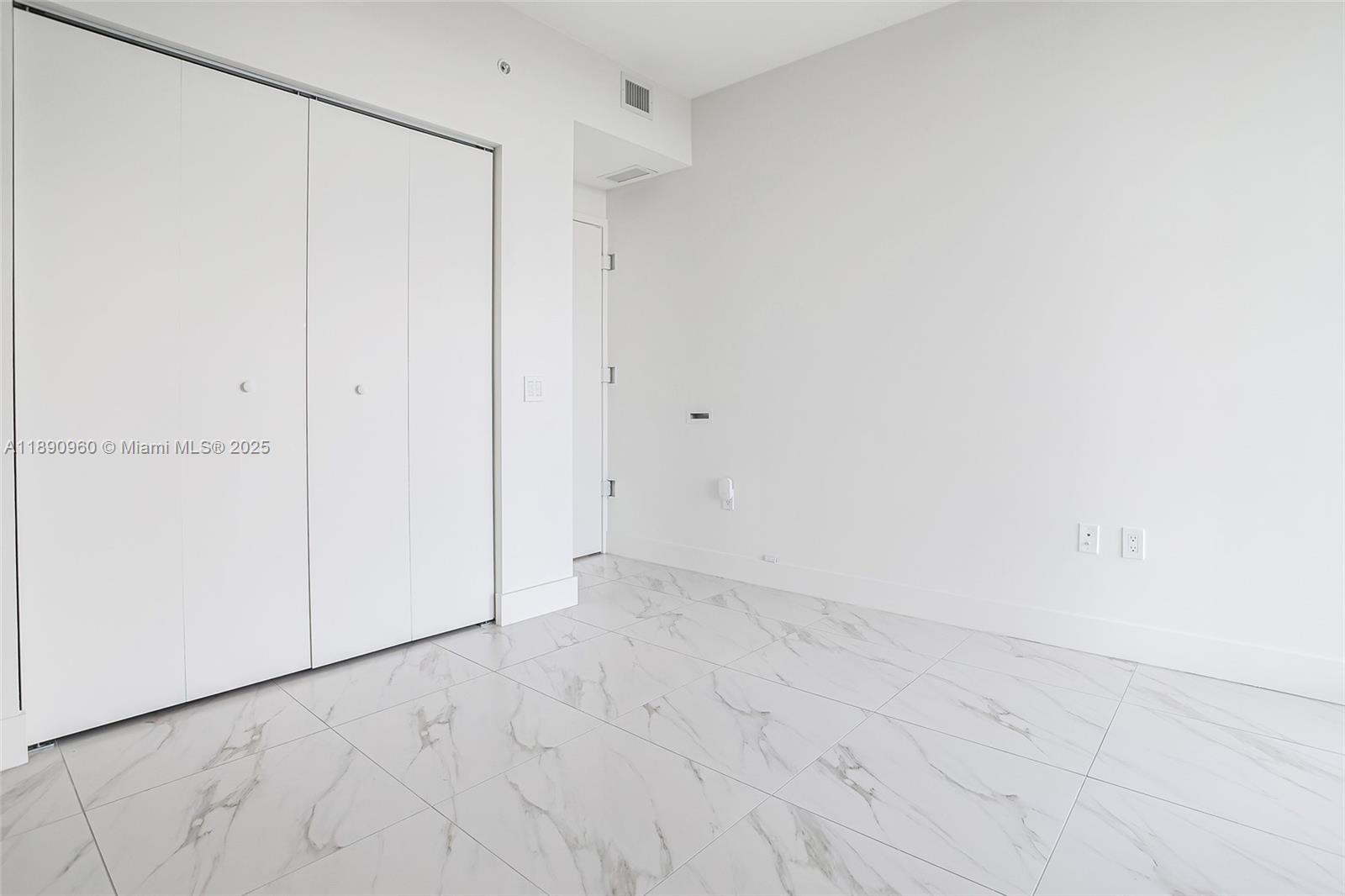 METROPICA NORTH TOWER ONE - Residential