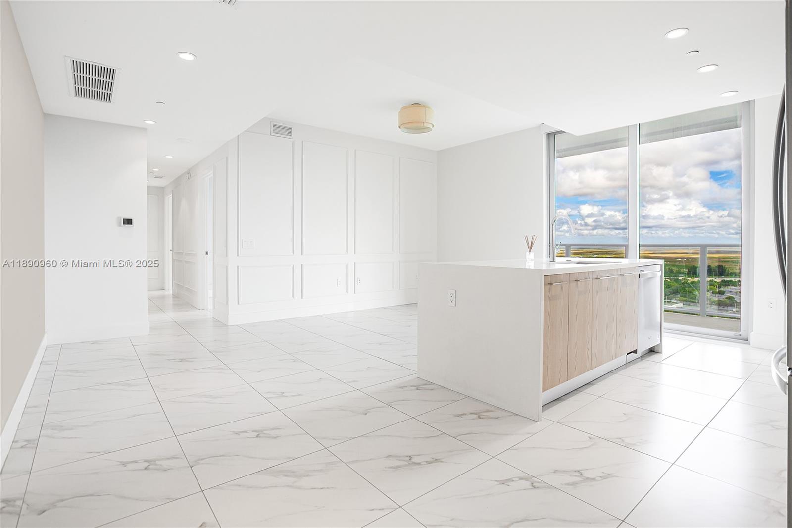 METROPICA NORTH TOWER ONE - Residential
