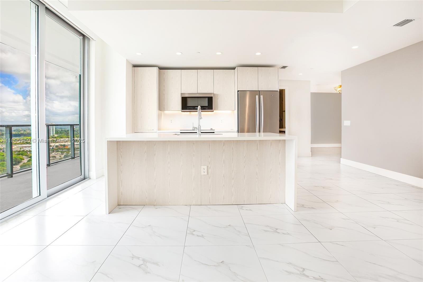 METROPICA NORTH TOWER ONE - Residential