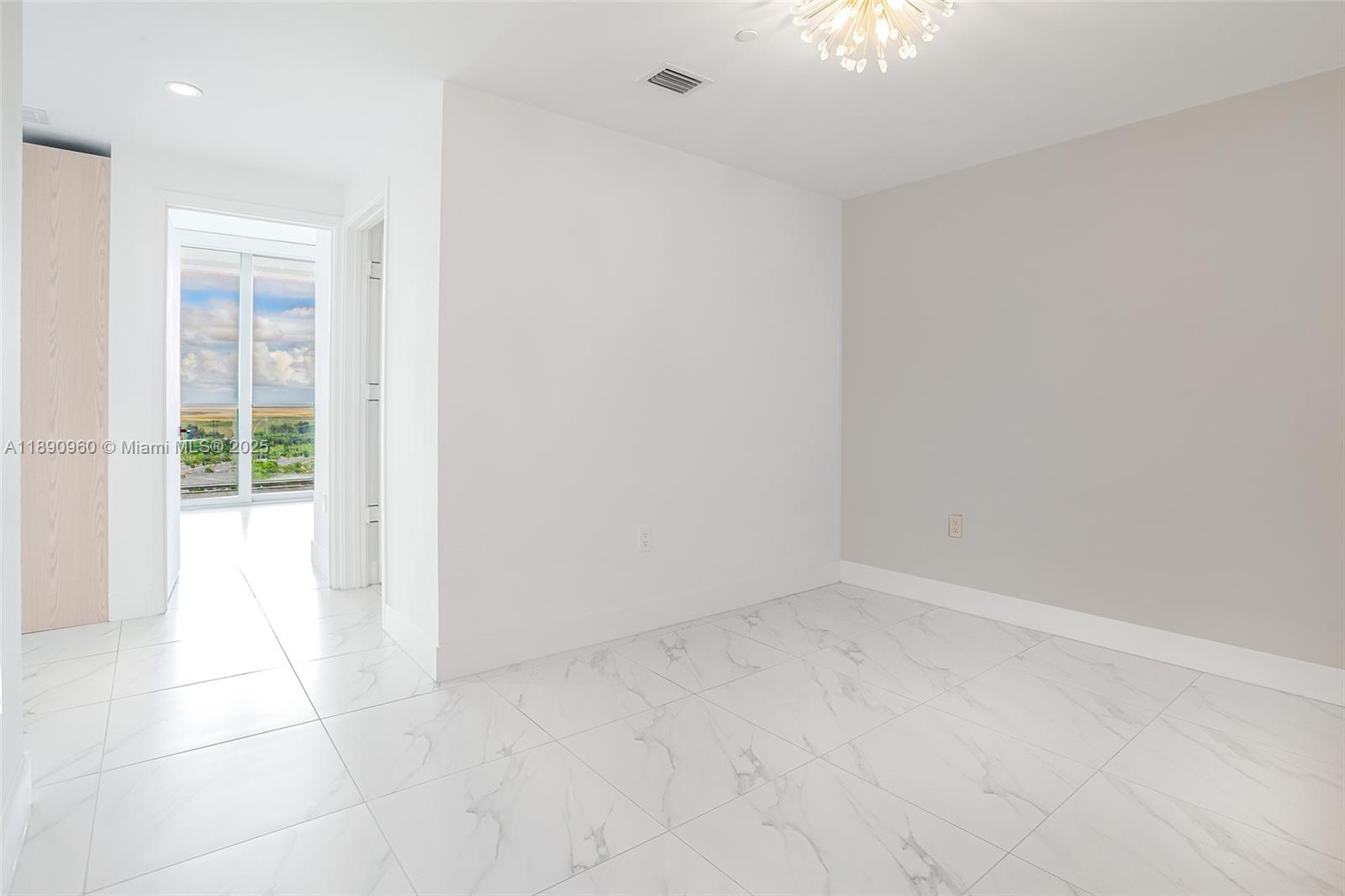 METROPICA NORTH TOWER ONE - Residential