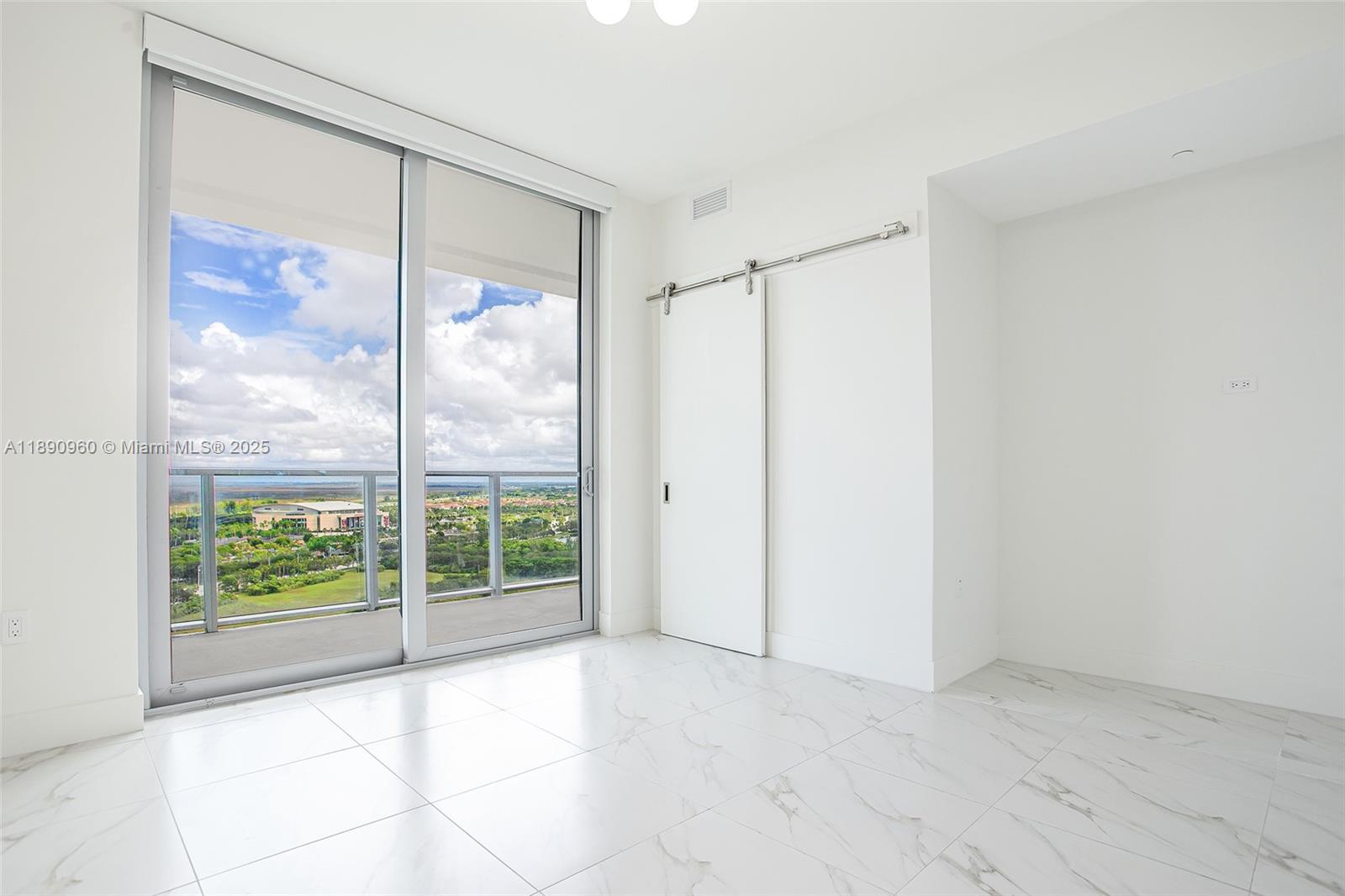 METROPICA NORTH TOWER ONE - Residential