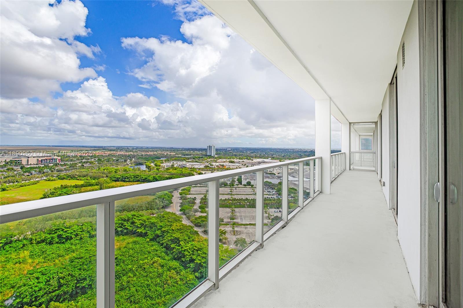 METROPICA NORTH TOWER ONE - Residential
