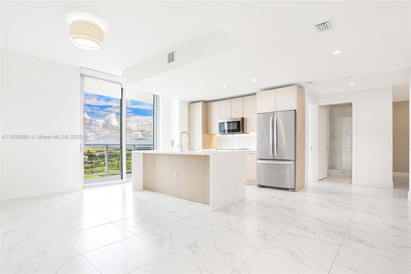 METROPICA NORTH TOWER ONE - Residential