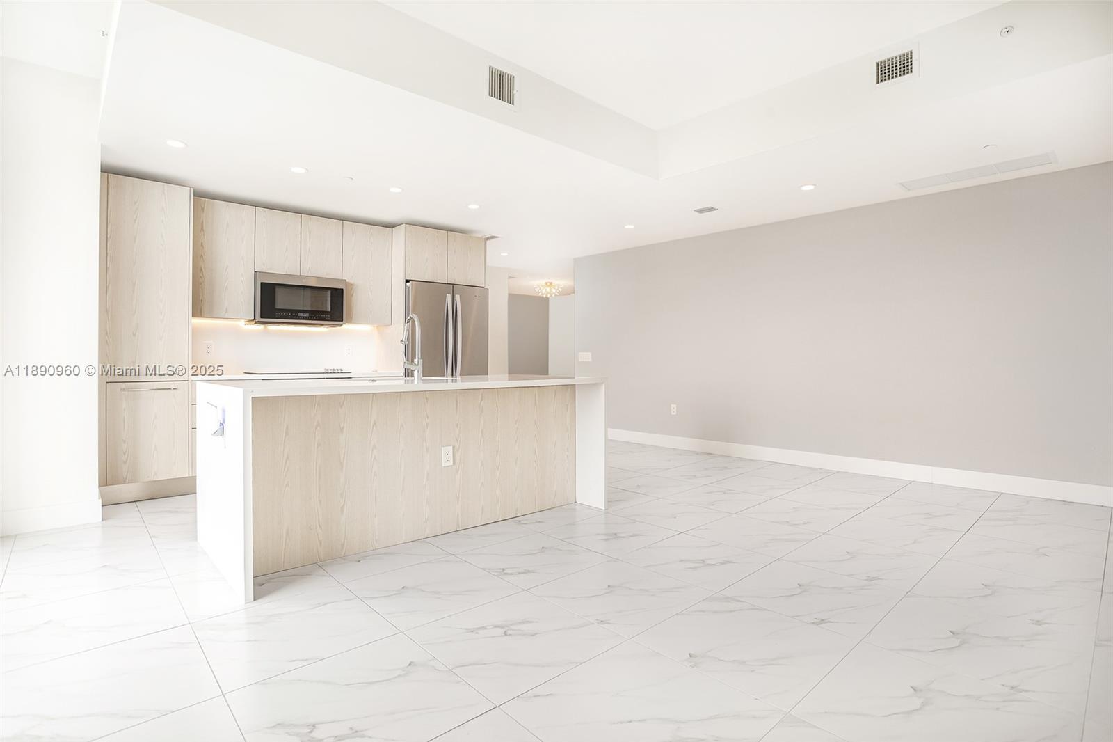 METROPICA NORTH TOWER ONE - Residential