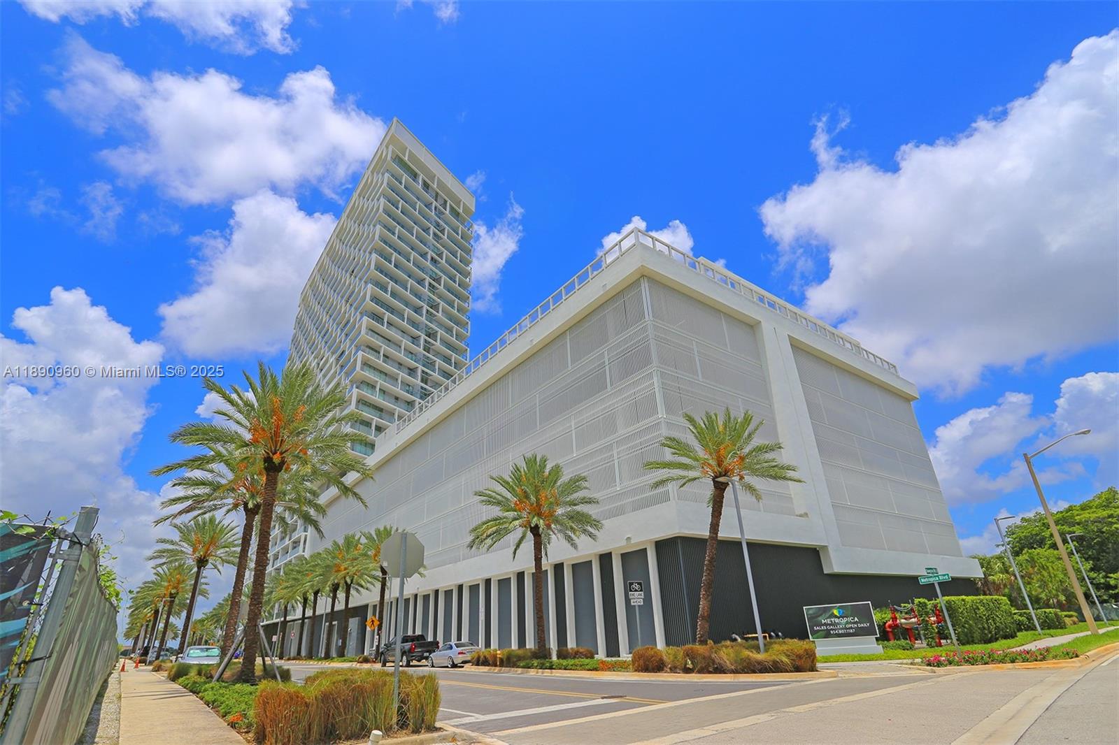 METROPICA NORTH TOWER ONE - Residential