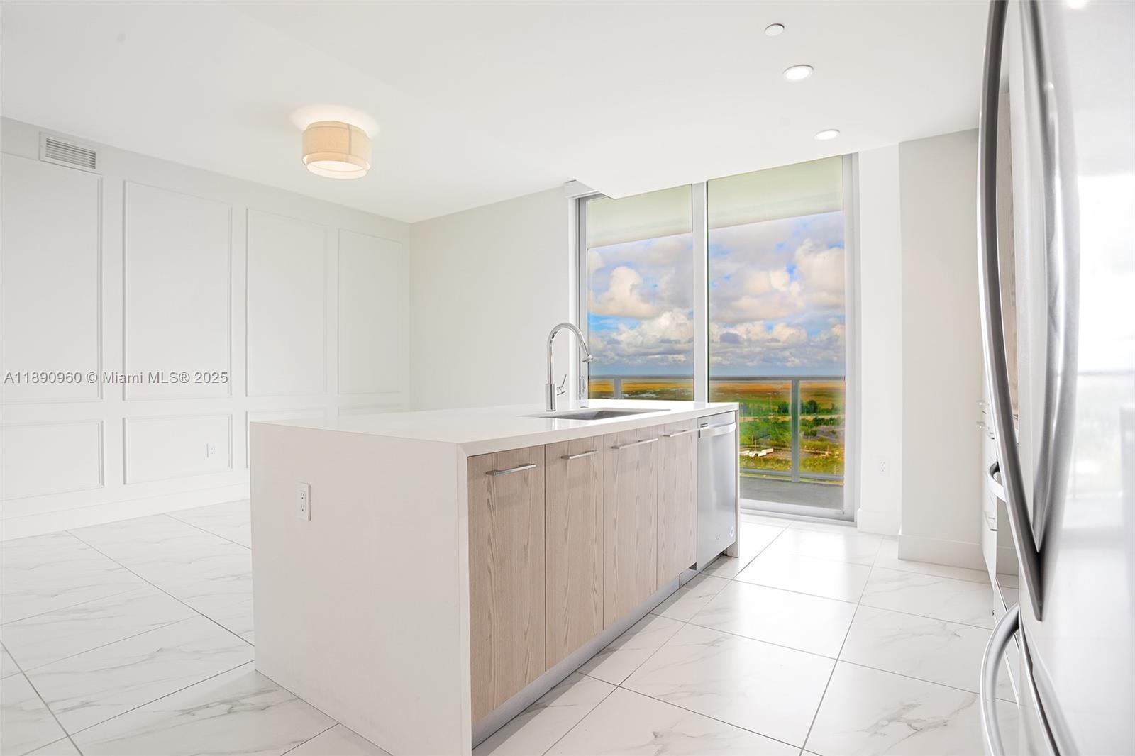 METROPICA NORTH TOWER ONE - Residential