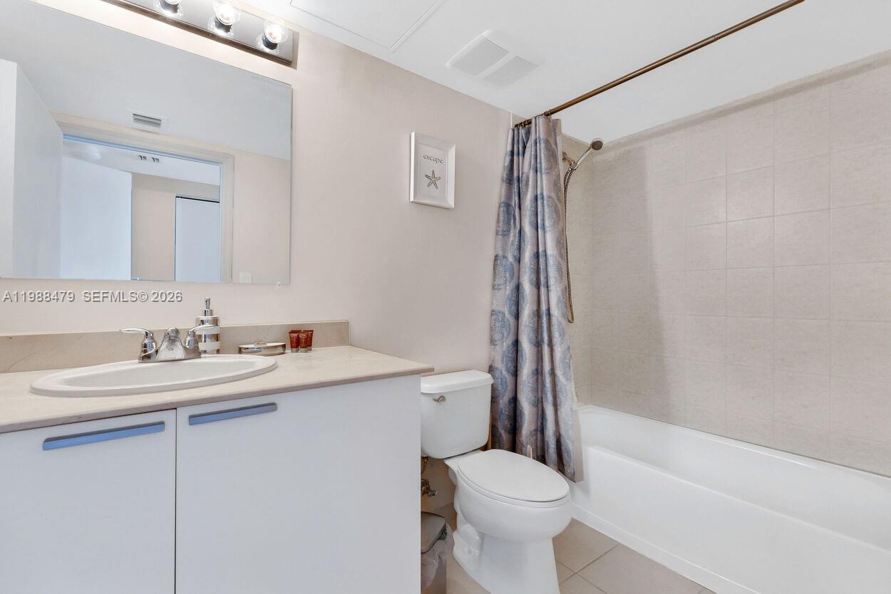 LA PERLA CONDO - Residential Lease