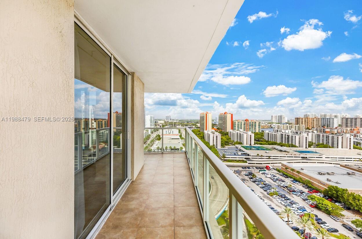 LA PERLA CONDO - Residential Lease