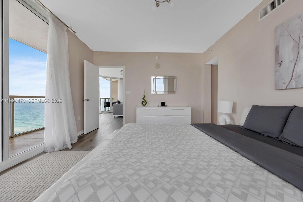 LA PERLA CONDO - Residential Lease