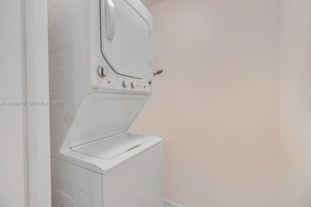 LA PERLA CONDO - Residential Lease