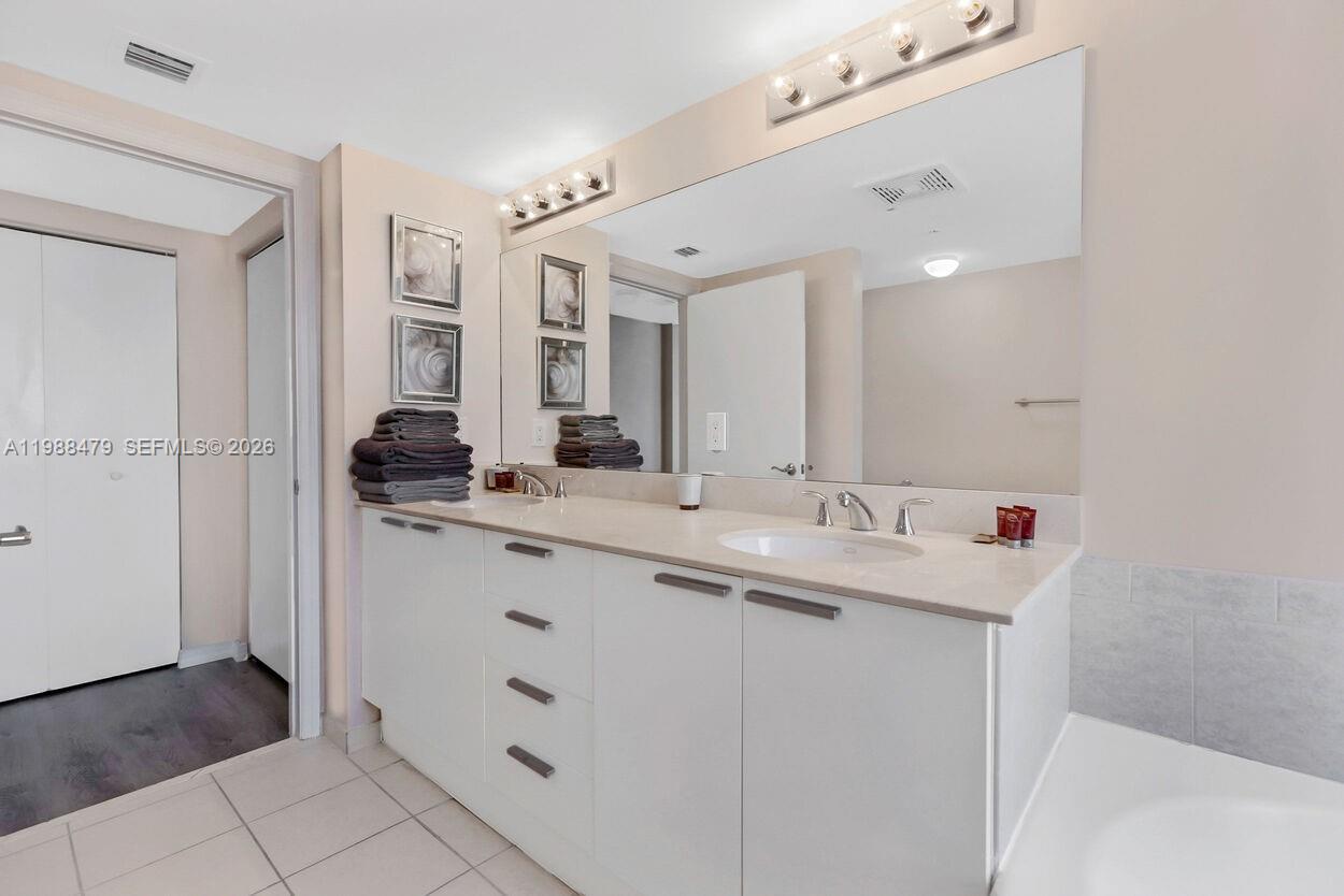 LA PERLA CONDO - Residential Lease