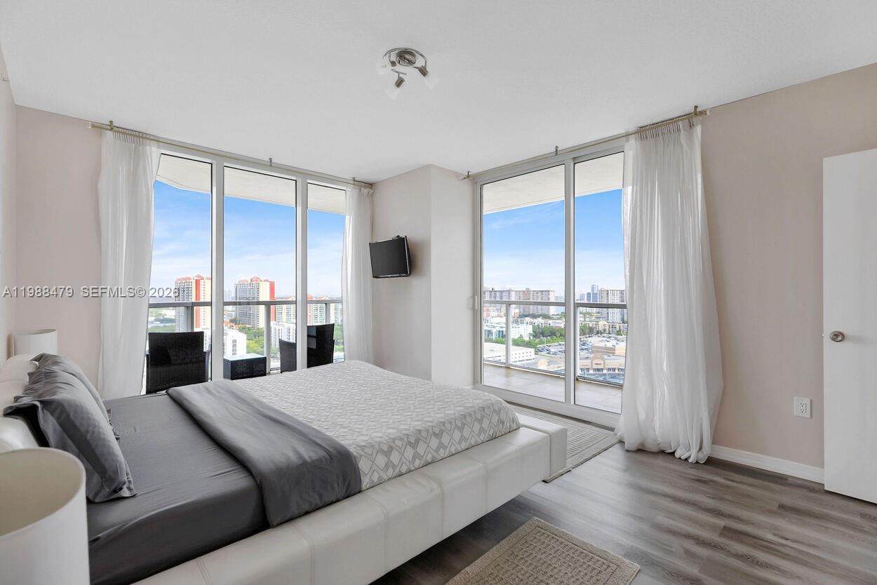 LA PERLA CONDO - Residential Lease